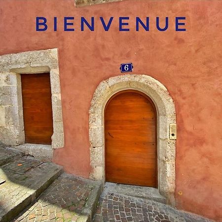 Coup de Coeur au pied du château - Joli studio idéalement placé Annecy Extérieur photo