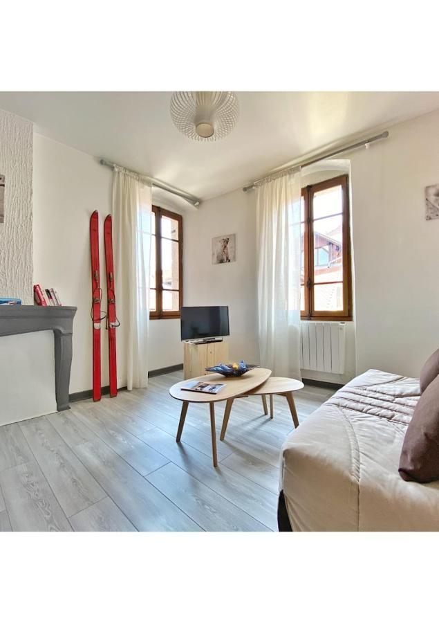 Coup de Coeur au pied du château - Joli studio idéalement placé Annecy Extérieur photo