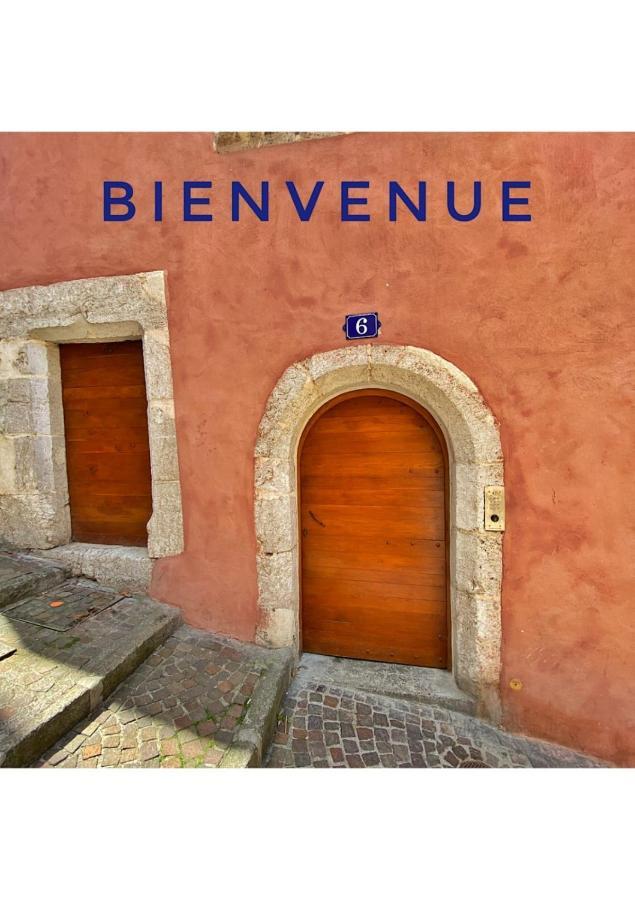 Coup de Coeur au pied du château - Joli studio idéalement placé Annecy Extérieur photo